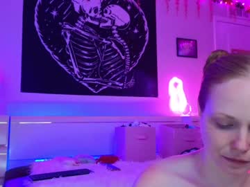 girl
        daphnemadison cam image #6290252