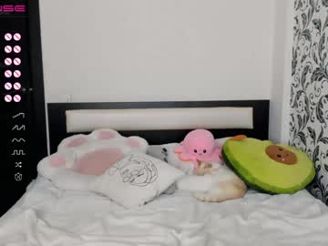 couple
        lala_plush cam image #1636917