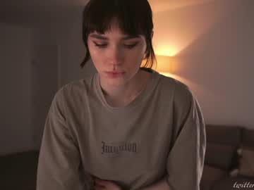 girl
        luna_ai cam image #4335244