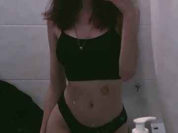 girl
        evakins cam image #1420580