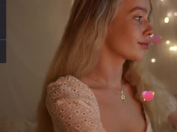 girl
        mother__of__dragons cam image #4328441
