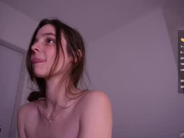 girl
        _meg cam image #6145366