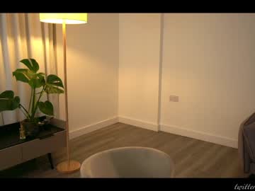 girl
        luna_ai cam image #3229472