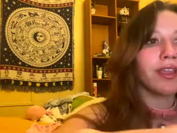girl
        lucylabellum cam image #4287454