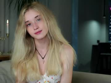 girl
        taitehambelton cam image #5019925