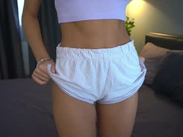 girl
        tessarosse_ cam image #2335452