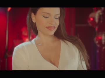 girl
        rougeoud cam image #3236576