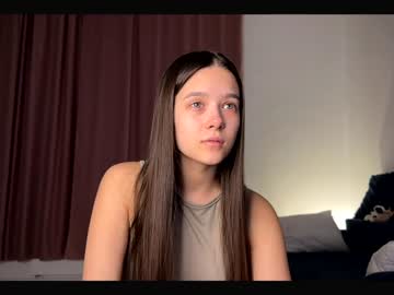 girl
        emilybatee cam image #1345885