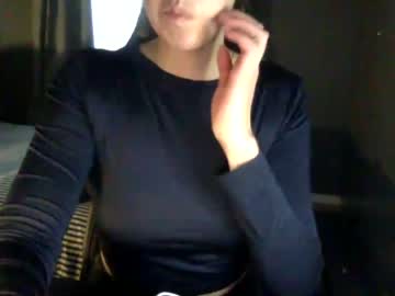 girl
        lillyandhertoyy cam image #3391681