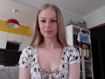 girl
        magic_couple13 cam image #1553585