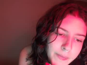 girl
        frenchava cam image #2145483