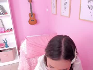 girl
        little_effy18_ cam image #6887458