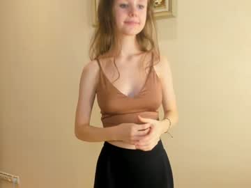 girl
        maryrogersa cam image #2247644