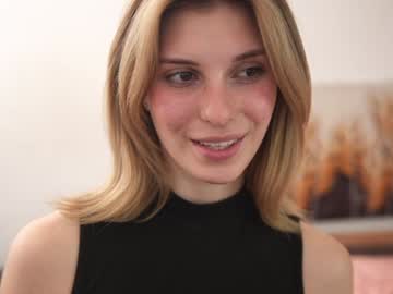 girl
        refined_style cam image #5030040