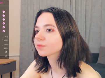 girl
        augustadyer cam image #3850407