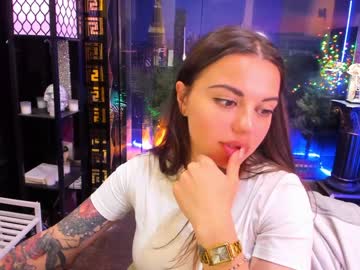 girl
        alma_pearl cam image #1732618
