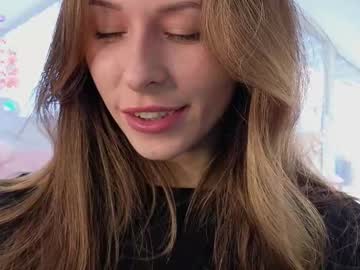 girl
        yononeey cam image #6193482