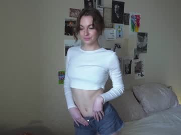 girl
        daisy_mint cam image #1201228