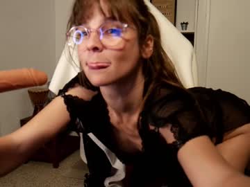 girl
        _meg cam image #2531313