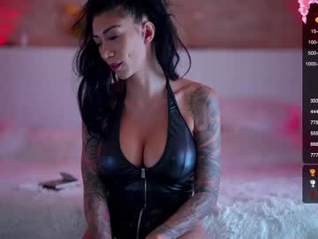 girl
        evelyne92 cam image #4837343