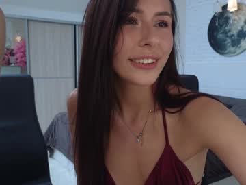 girl
        yononeey cam image #4519543