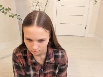 girl
        lisahallf cam image #3011580