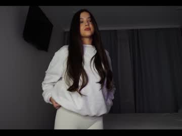 girl
        emilybatee cam image #3106298