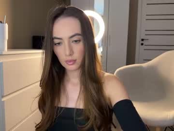 girl
        emily_shak cam image #898147