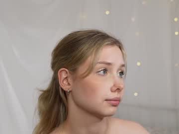 girl
        april_blush cam image #4342244