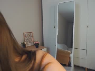 girl
        pollybeckey cam image #5197544