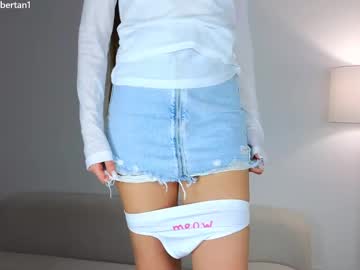 girl
        ambertan1 cam image #6101685