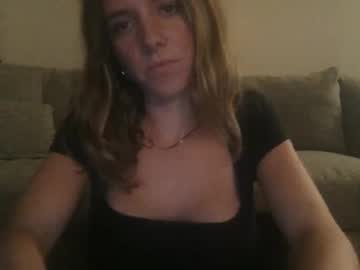 girl
        paige_p cam image #5077265