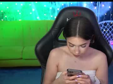 girl
        kira0541 cam image #454715