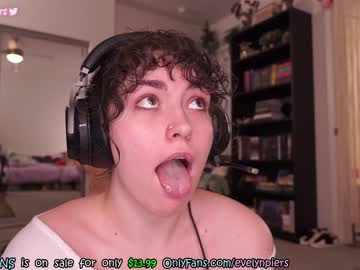 girl
        evelynpiers cam image #1278245
