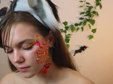 girl
        teresabriggs cam image #2715903