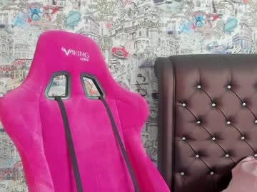 girl
        angelina_new cam image #1746315