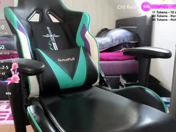 girl
        lunaticminx cam image #5245470