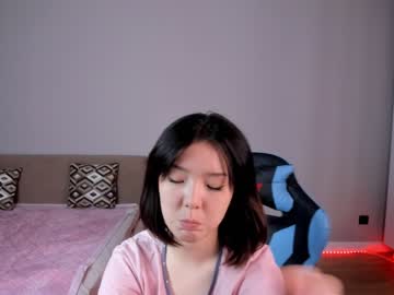 girl
        min_gun cam image #3065032