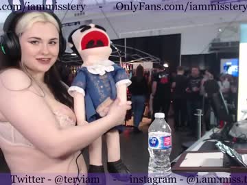 girl
        iammisstery cam image #3430858