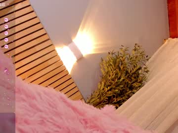 girl
        little_effy18 cam image #4099277