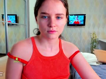 girl
        demurelixir cam image #370330