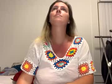 girl
        bossmom9496 cam image #2332482