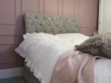 girl
        prettyj1995 cam image #5902414
