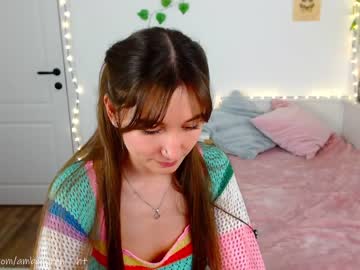 girl
        ambertan1 cam image #1131612