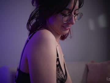 girl
        lizmreow cam image #5910088