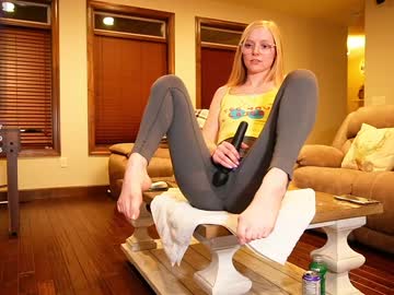 girl
        emmasky69 cam image #5930894