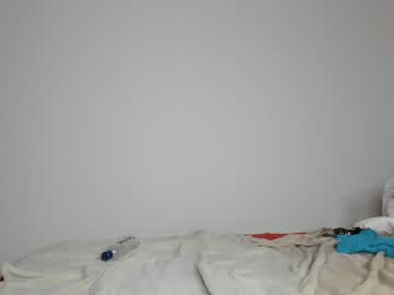 girl
        inocent_student17 cam image #2289572