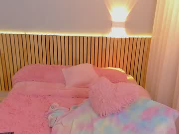 girl
        little_effy18 cam image #2791477