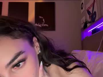girl
        thestormii cam image #6478923