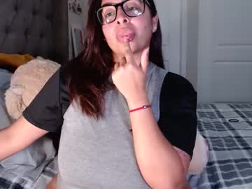 girl
        lopezbecky cam image #2397103
